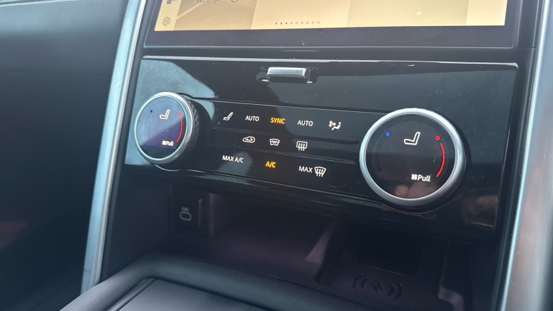 Land Rover Discovery 3.0 D300 R-Dynamic HSE 5dr Auto Diesel Station Wagon